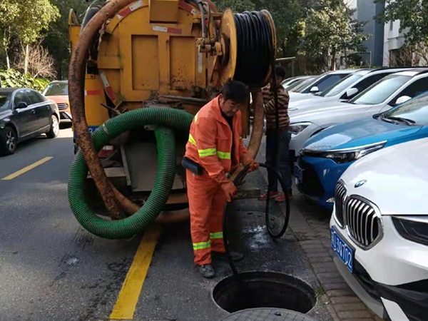 鸠江排污管道清淤