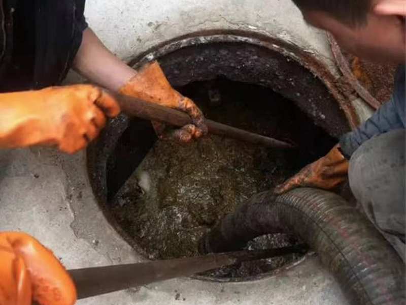 鸠江清理化粪池时如何避免沼气的危害?